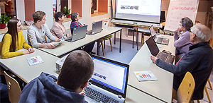 Beim Digitalen Stammtisch im Mehrgenerationenhaus werden Freiwillig Engagierte, Experten und Interessierte in Videokonferenzen zusammengeschalten. (Foto: R. Ruprecht / MGH)