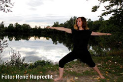 Therapeutin Karin Gebhardt: Hatha-Yoga mit Aromaölen
