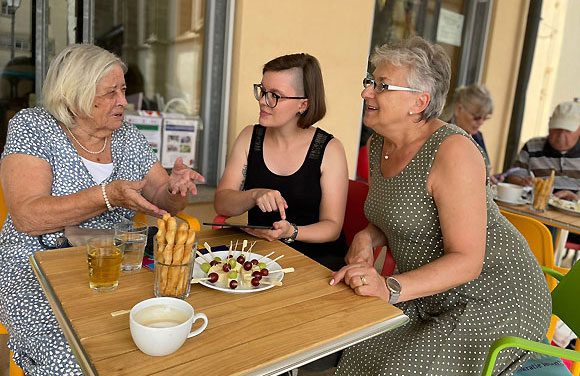 Digitaltag 2022: Regina Hofmann und Maria Schön mit Christina Raithel