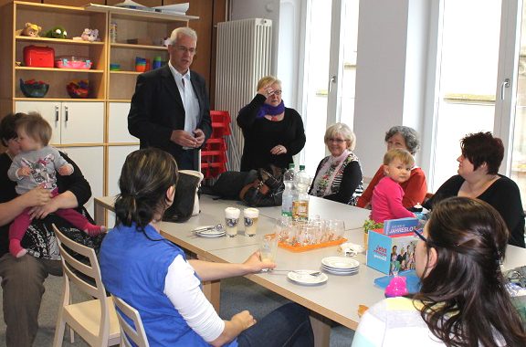 Bürgermeister Günther Werner mit Eltern im MGH Kommune hautnah: Bürgermeister Günther Werner mit Eltern im MGH