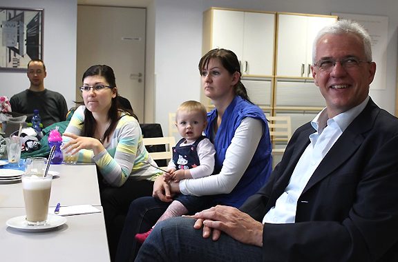 Kommune hautnah: Bürgermeister Günther Werner mit Eltern im MGH