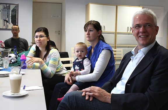 Bürgermeister Günther Werner mit Eltern im MGH Kommune hautnah: Bürgermeister Günther Werner mit Eltern im MGH