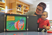 Kamishibai mit Angelika Kessler im begleiteten Elterntreff am Donnerstag