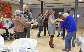 Musikkaffee: Bei guter Musik und guter Laune wird gemeinsam geschunkelt und gelacht. (Foto: Hannah Baunacher/MGH).