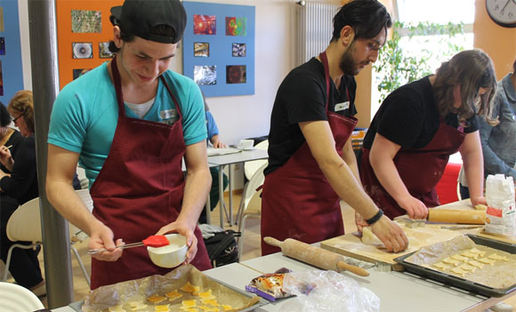 MGH-Sprachcafé: Österliches backen und basteln