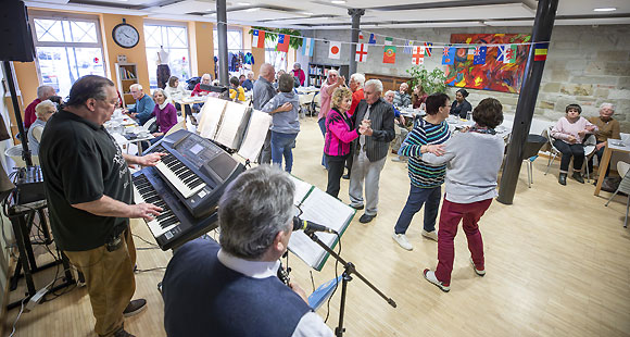 Mehr als Kaffee und Kuchen: Musik schafft Begegnung (Foto: René Ruprecht / MGH)
